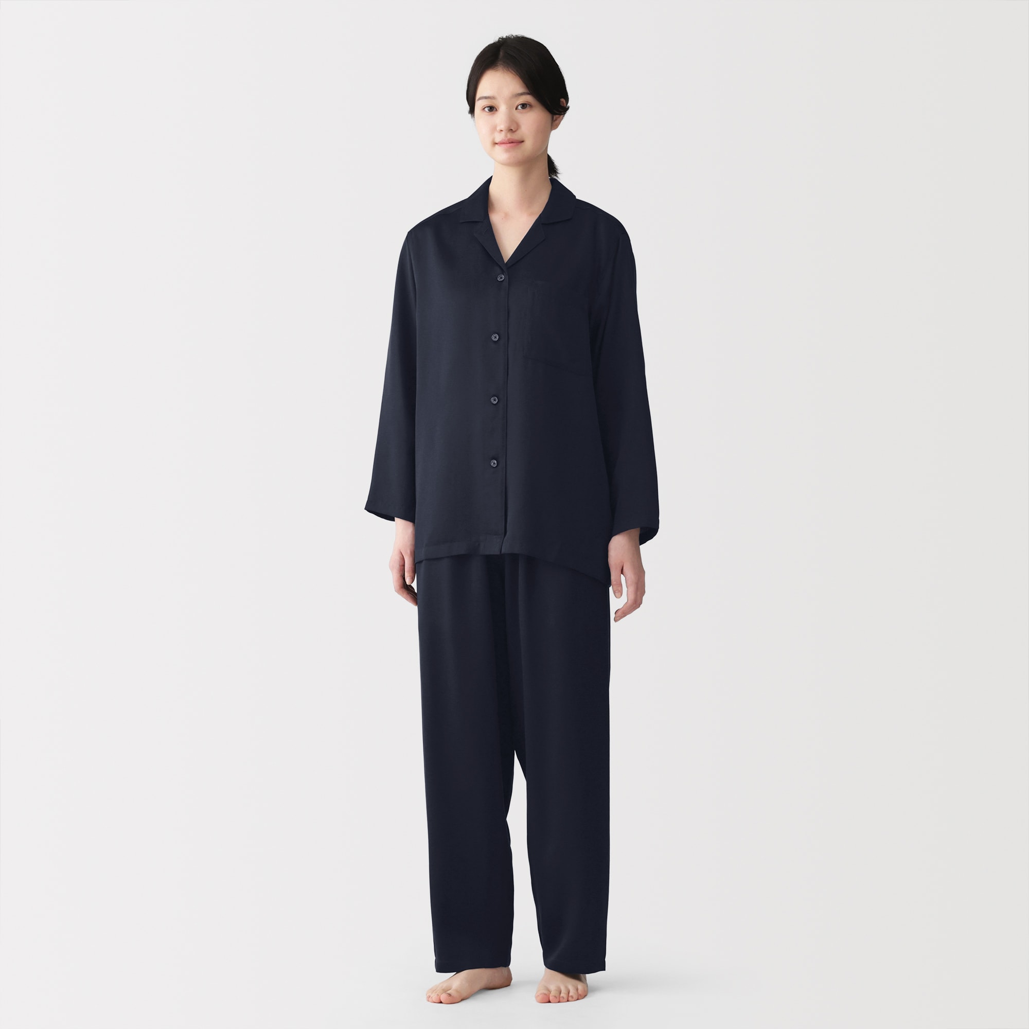 婦人　なめらかサテン　長袖パジャマ
