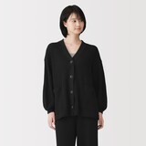 婦人　ざっくり編んだ　長袖カーディガン