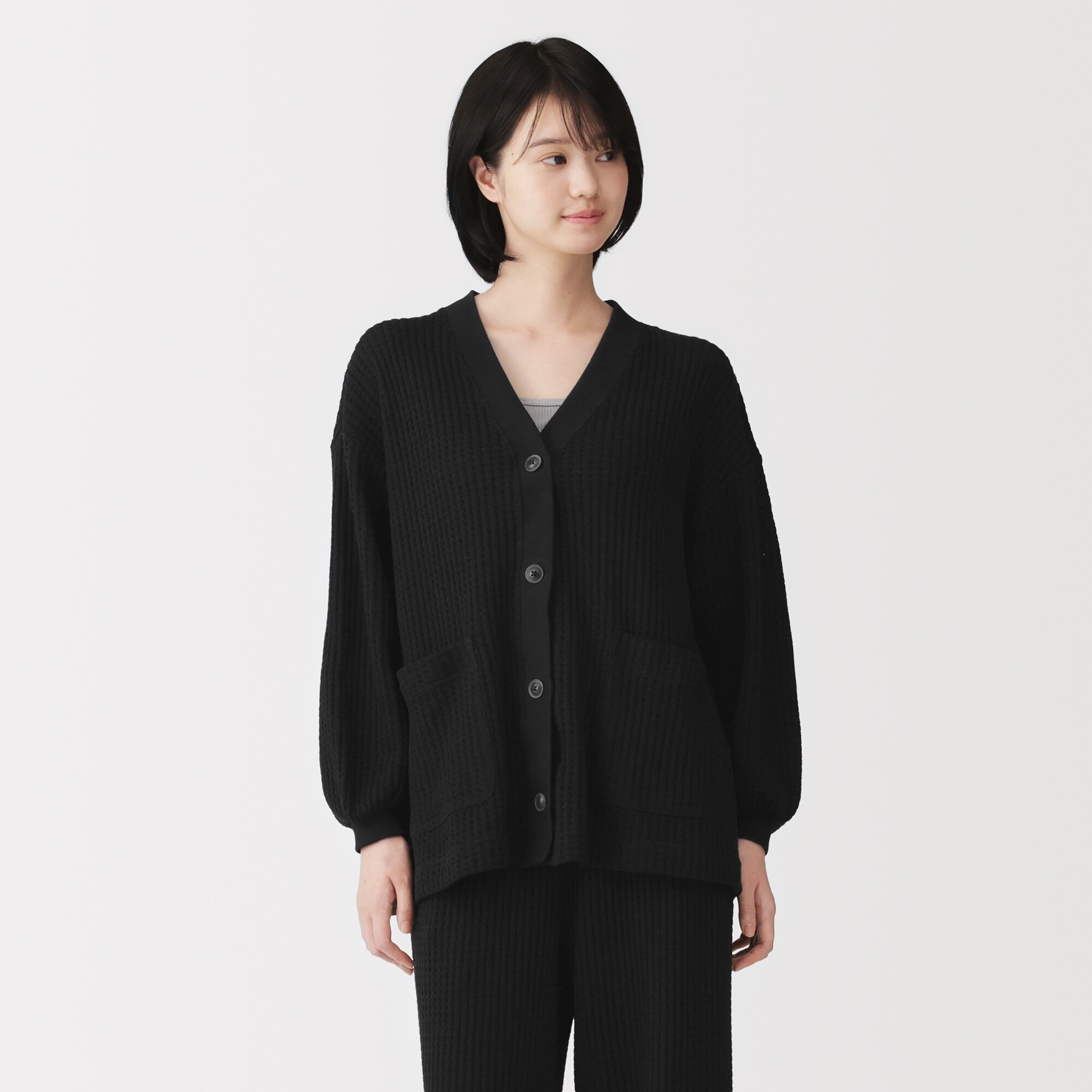 婦人　ざっくり編んだ　長袖カーディガン