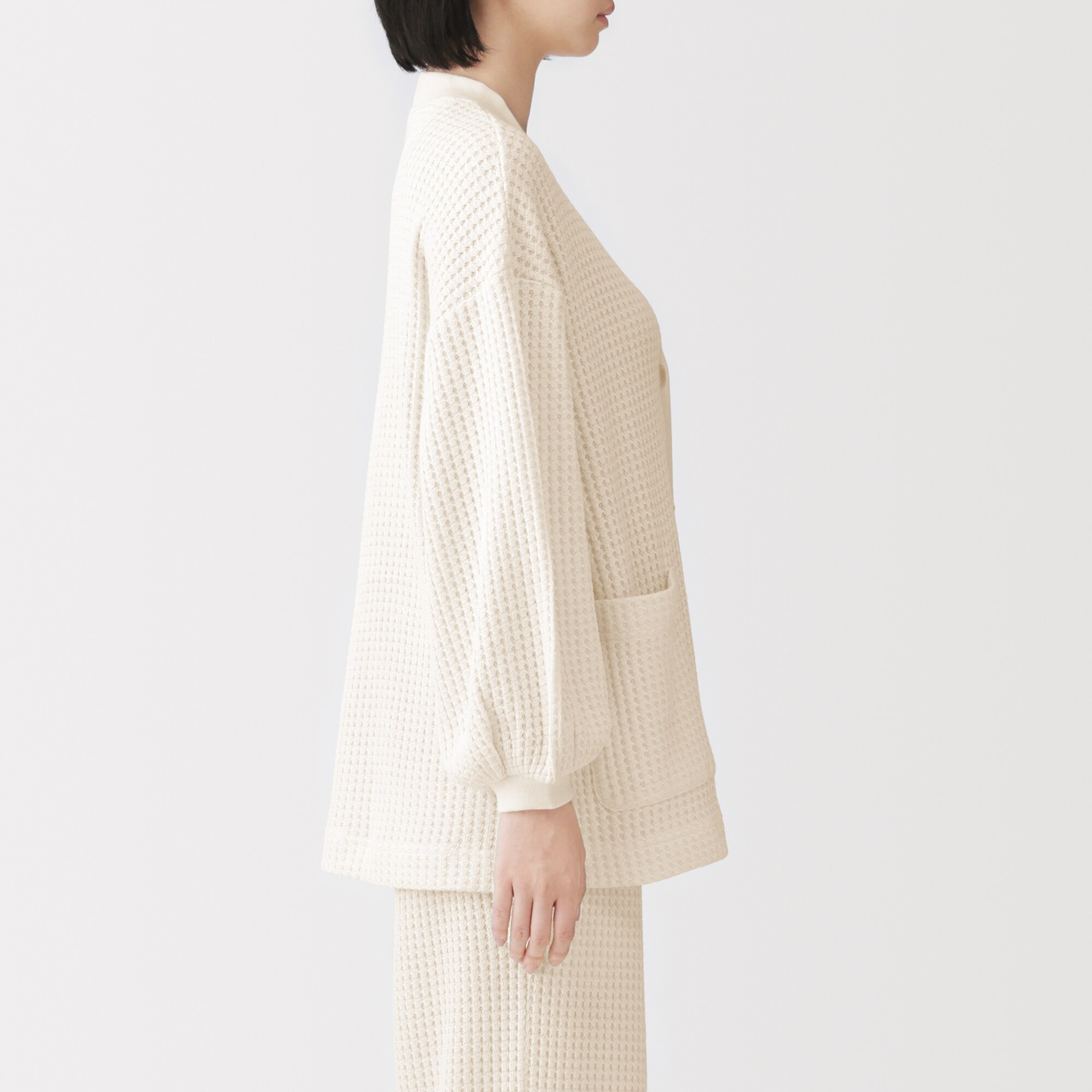 婦人　ざっくり編んだ　長袖カーディガン