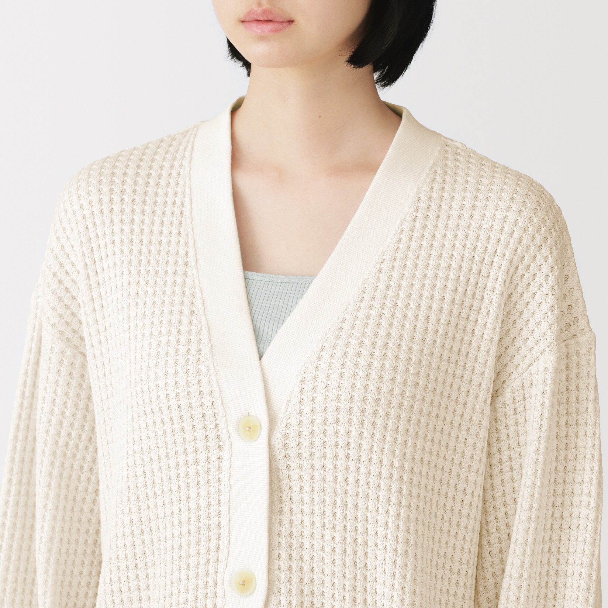 婦人　ざっくり編んだ　長袖カーディガン