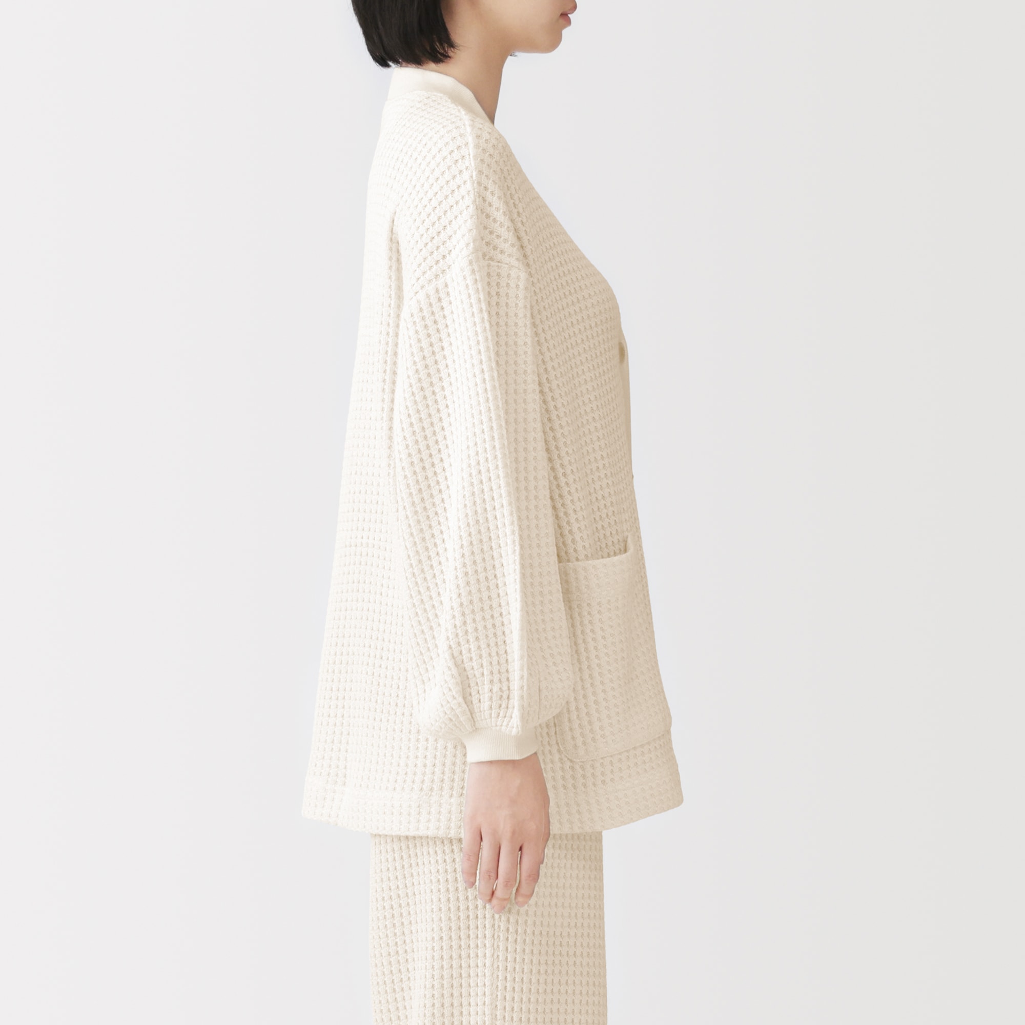 婦人　ざっくり編んだ　長袖カーディガン