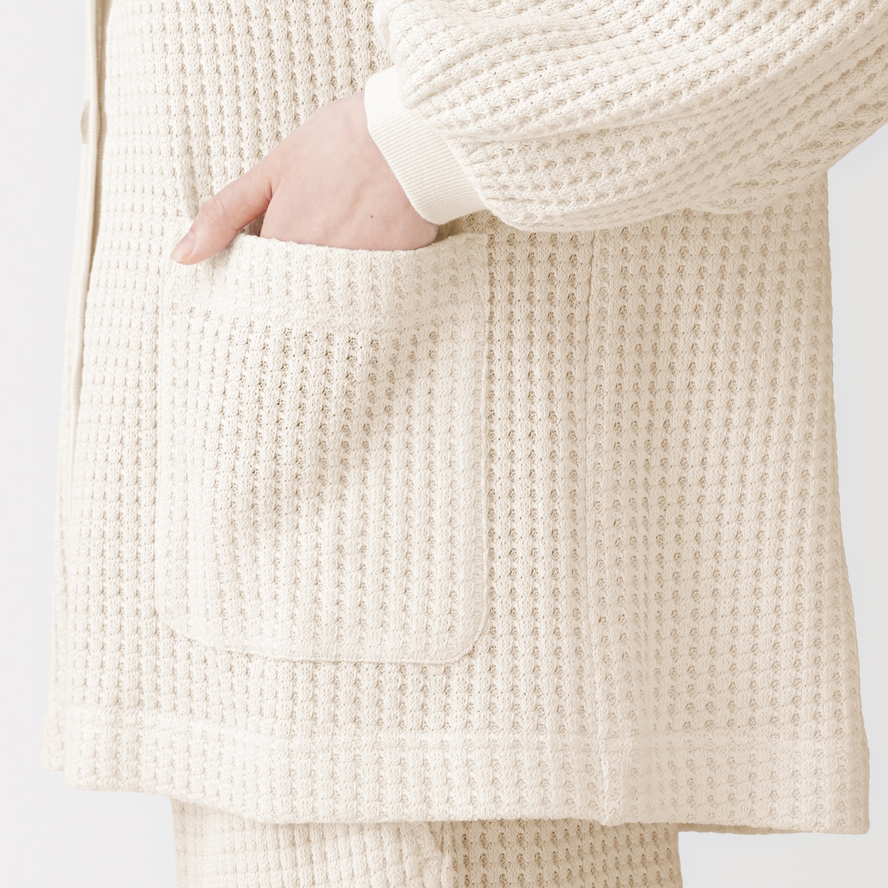 婦人　ざっくり編んだ　長袖カーディガン