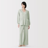 婦人　ざっくり編んだ　長袖カーディガン