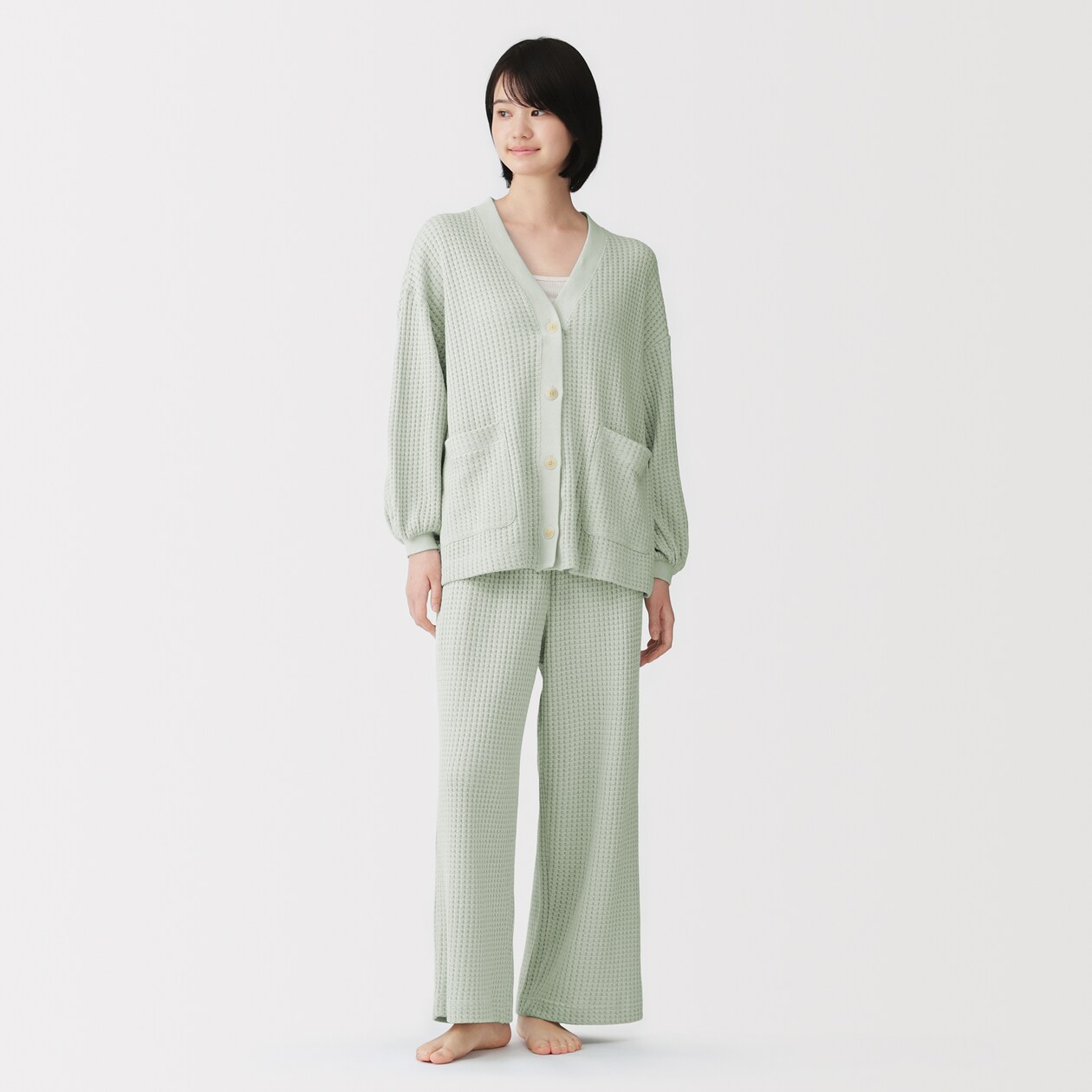 婦人　ざっくり編んだ　長袖カーディガン