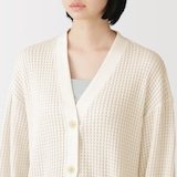 婦人　ざっくり編んだ　長袖カーディガン