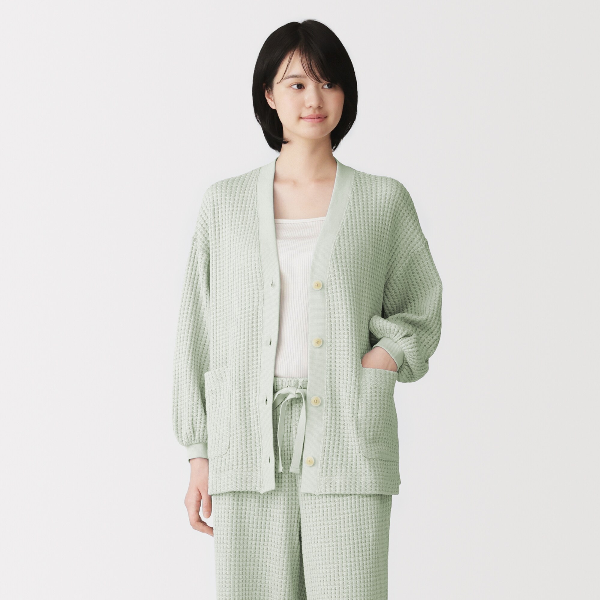 婦人　ざっくり編んだ　長袖カーディガン