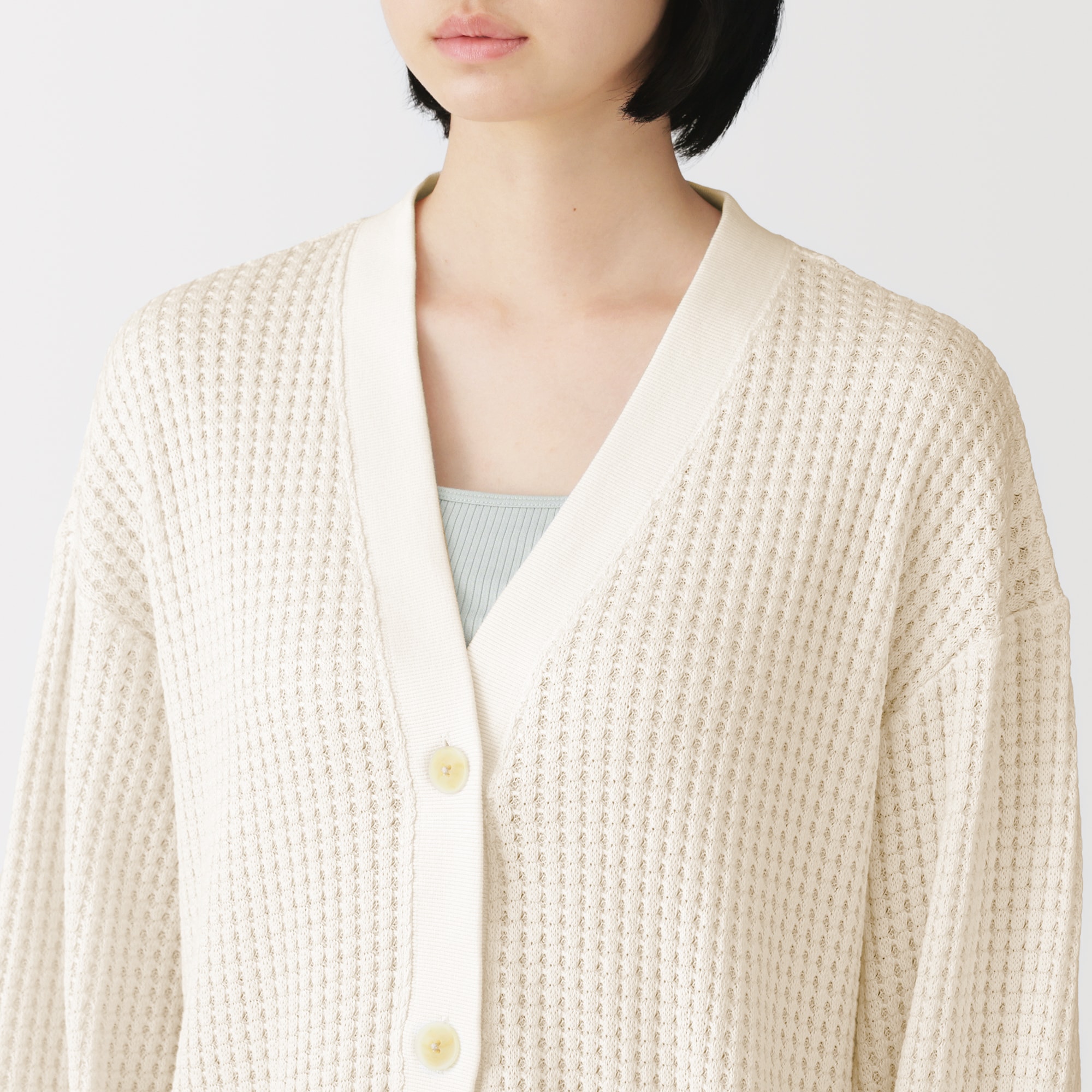 婦人　ざっくり編んだ　長袖カーディガン