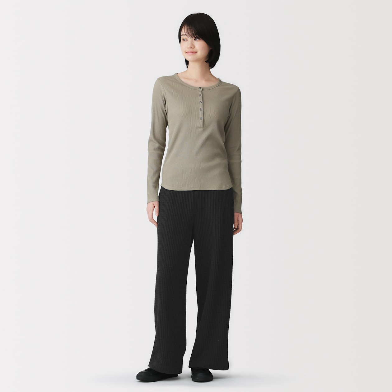 婦人　ざっくり編んだ　ロングパンツ