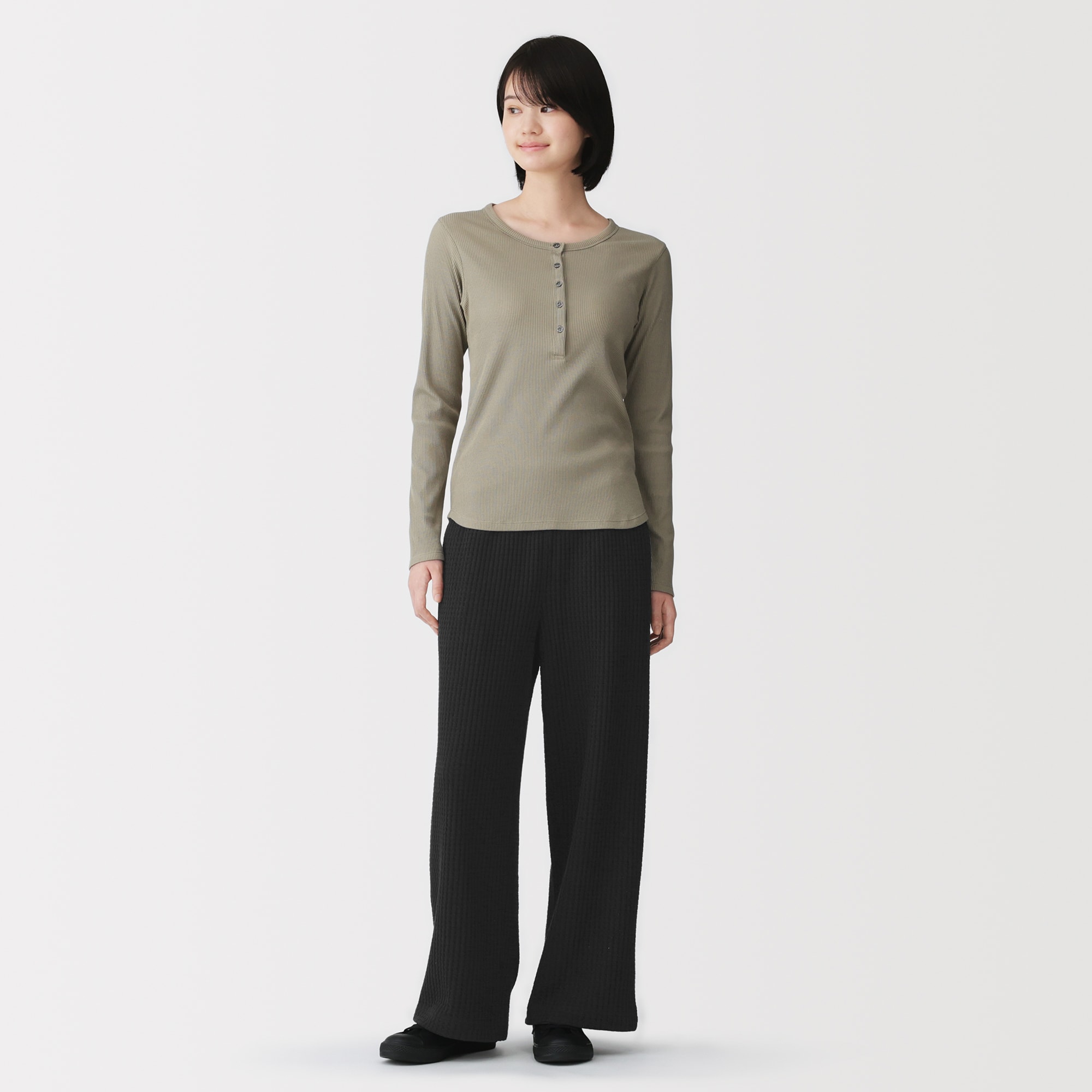 婦人　ざっくり編んだ　ロングパンツ