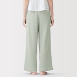 婦人　ざっくり編んだ　ロングパンツ