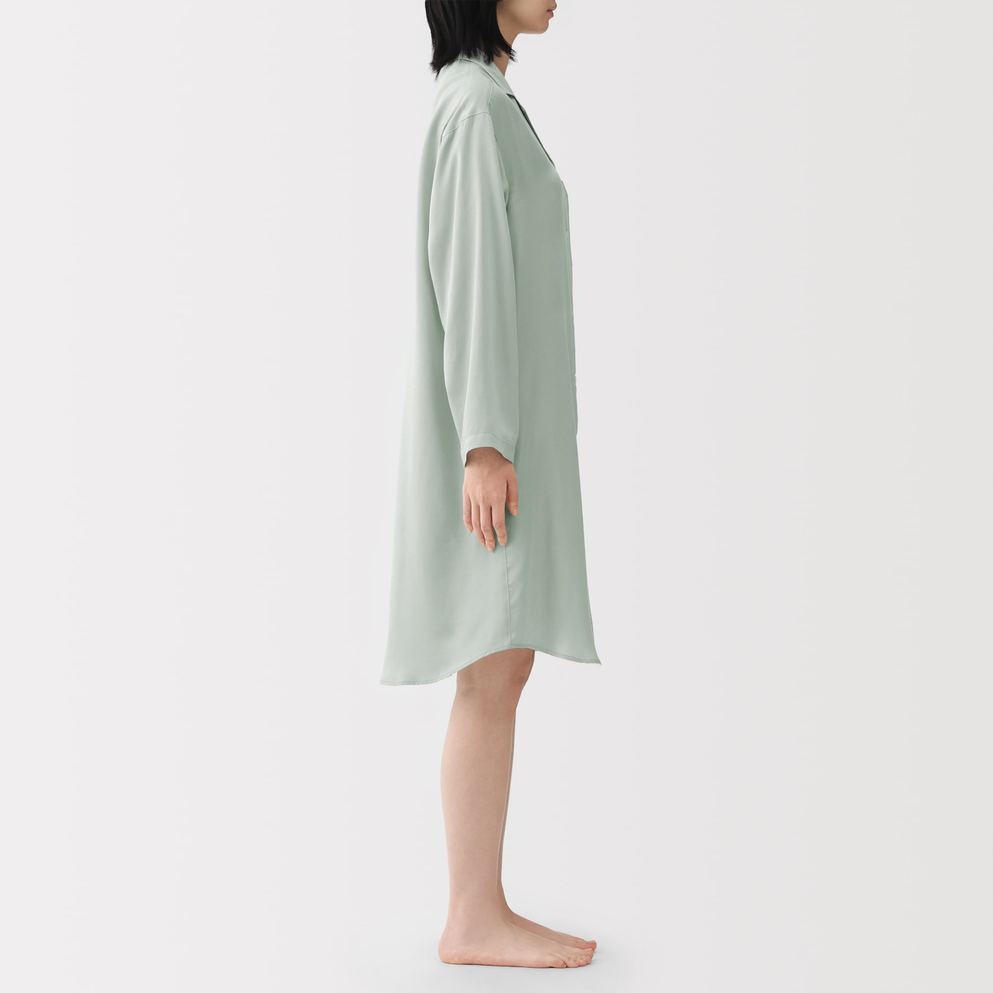 婦人　なめらかサテン　長袖パジャマワンピース