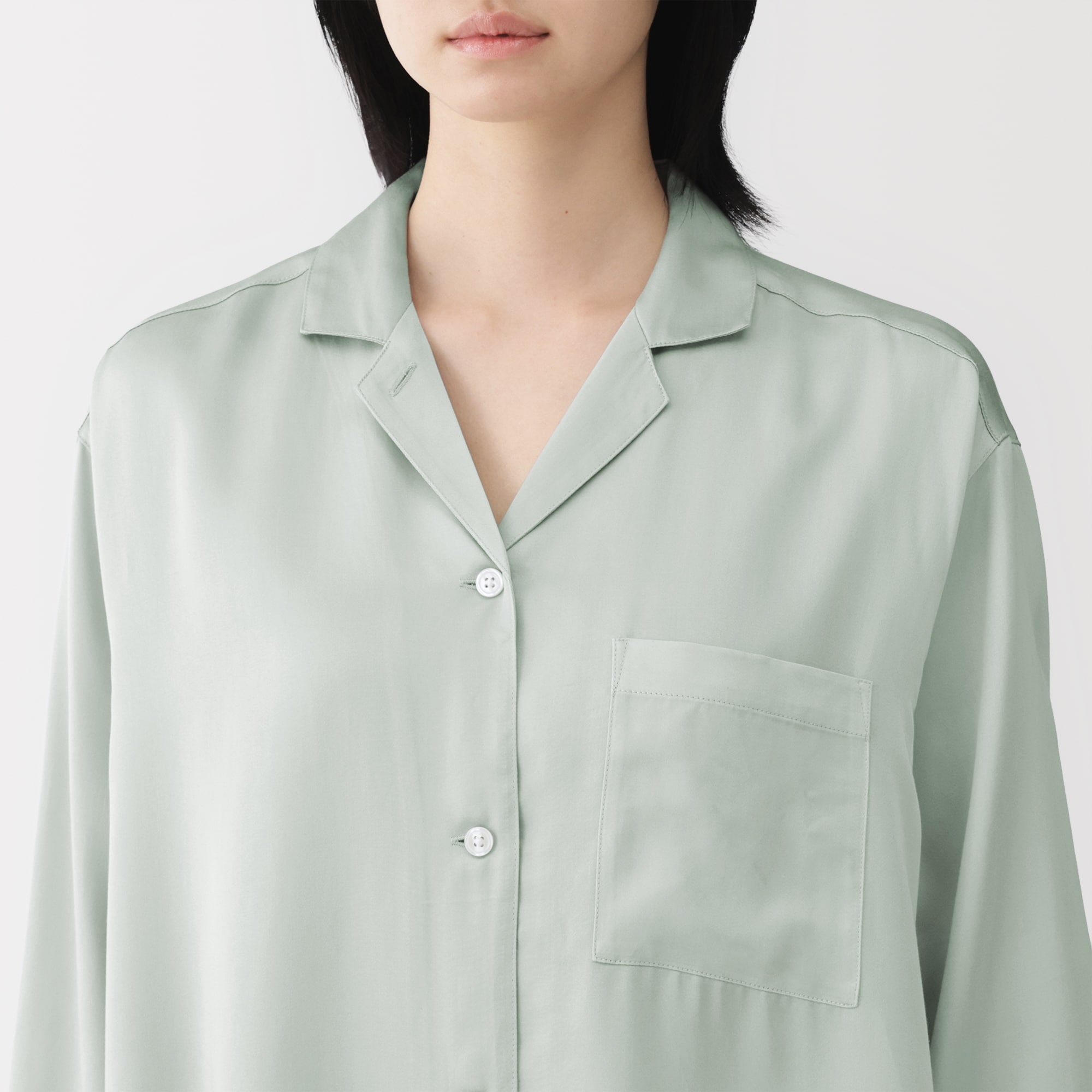 婦人　なめらかサテン　長袖パジャマワンピース