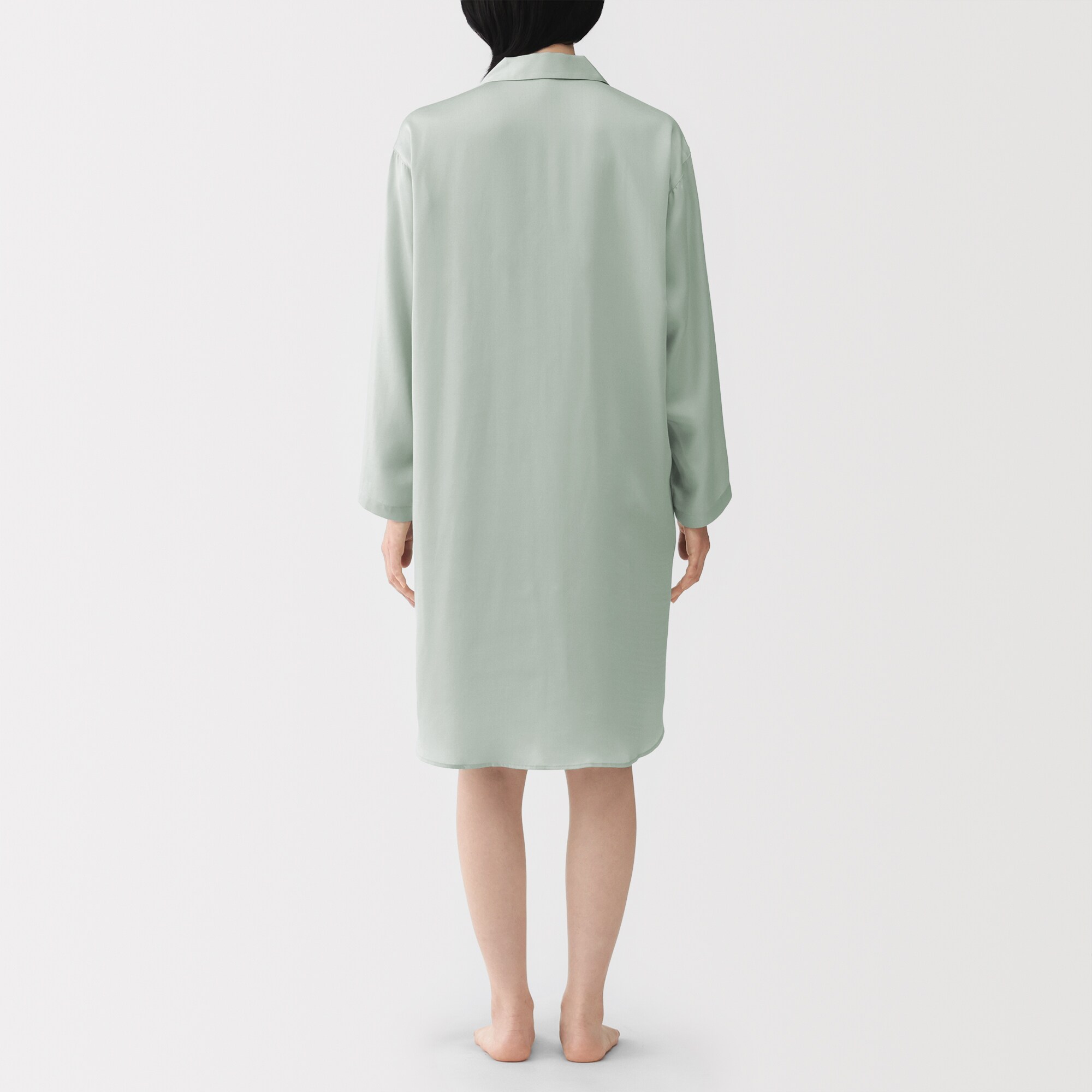 婦人　なめらかサテン　長袖パジャマワンピース