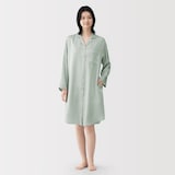 婦人　なめらかサテン　長袖パジャマワンピース