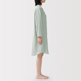 婦人　なめらかサテン　長袖パジャマワンピース