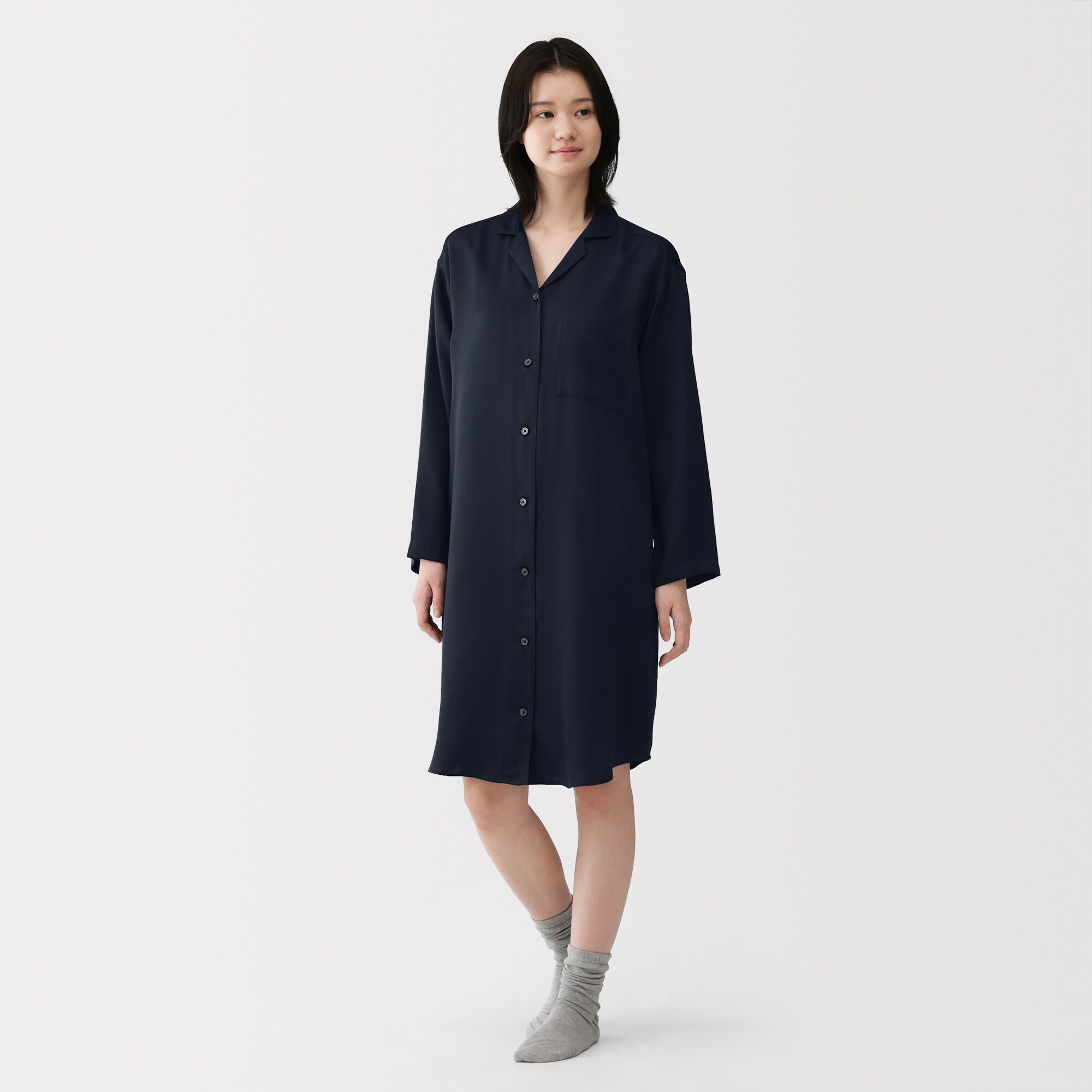 婦人　なめらかサテン　長袖パジャマワンピース