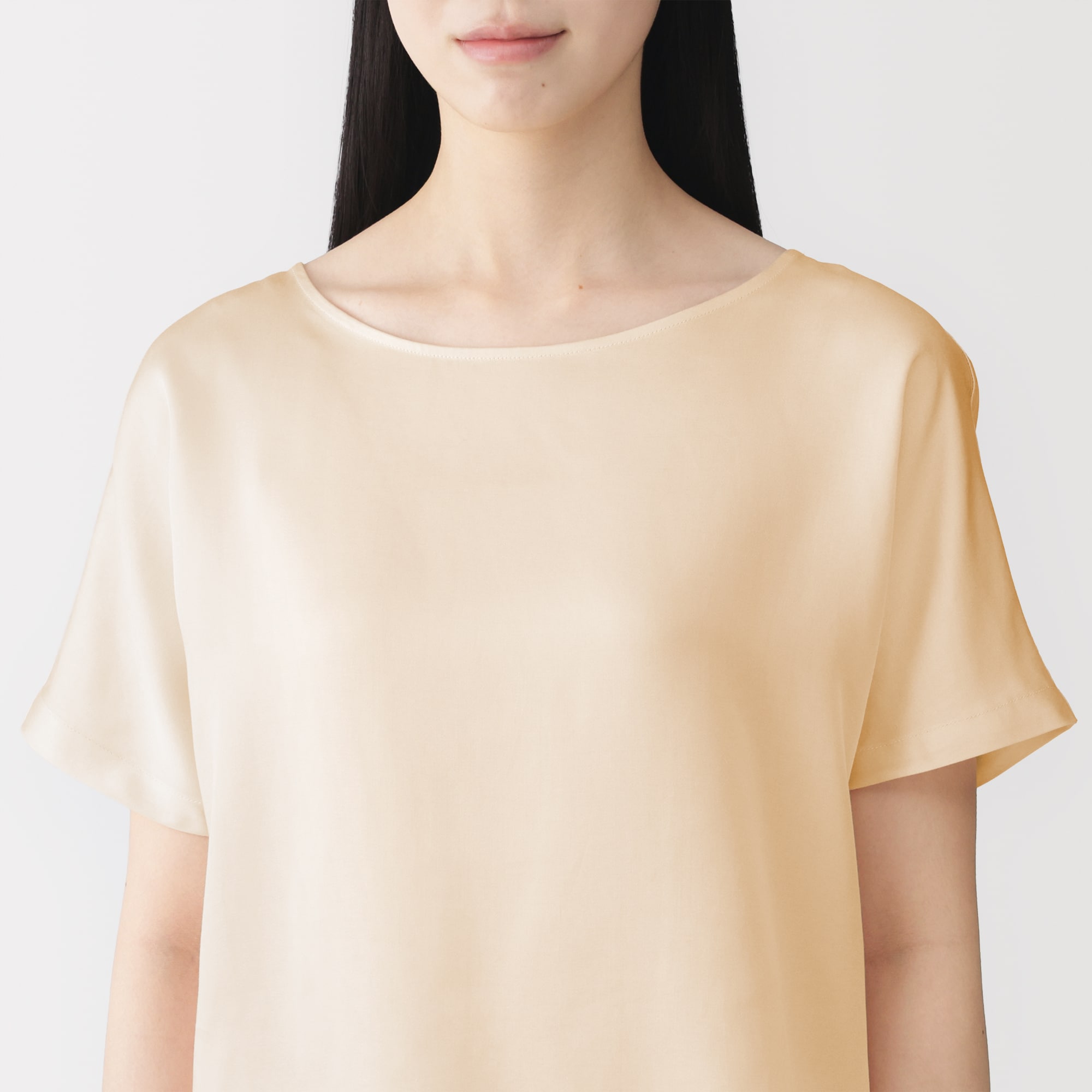 婦人　なめらかサテン　半袖プルオーバー