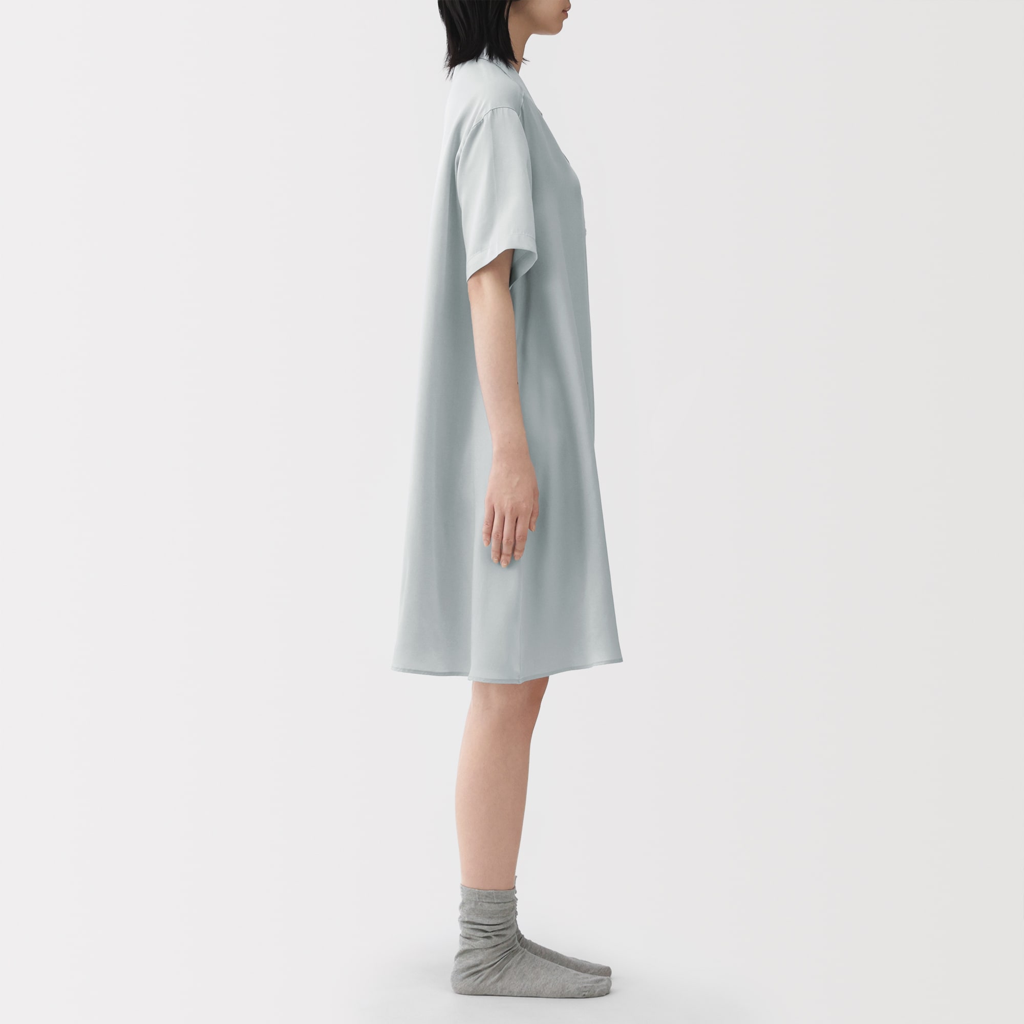 婦人　なめらかサテン　半袖パジャマワンピース