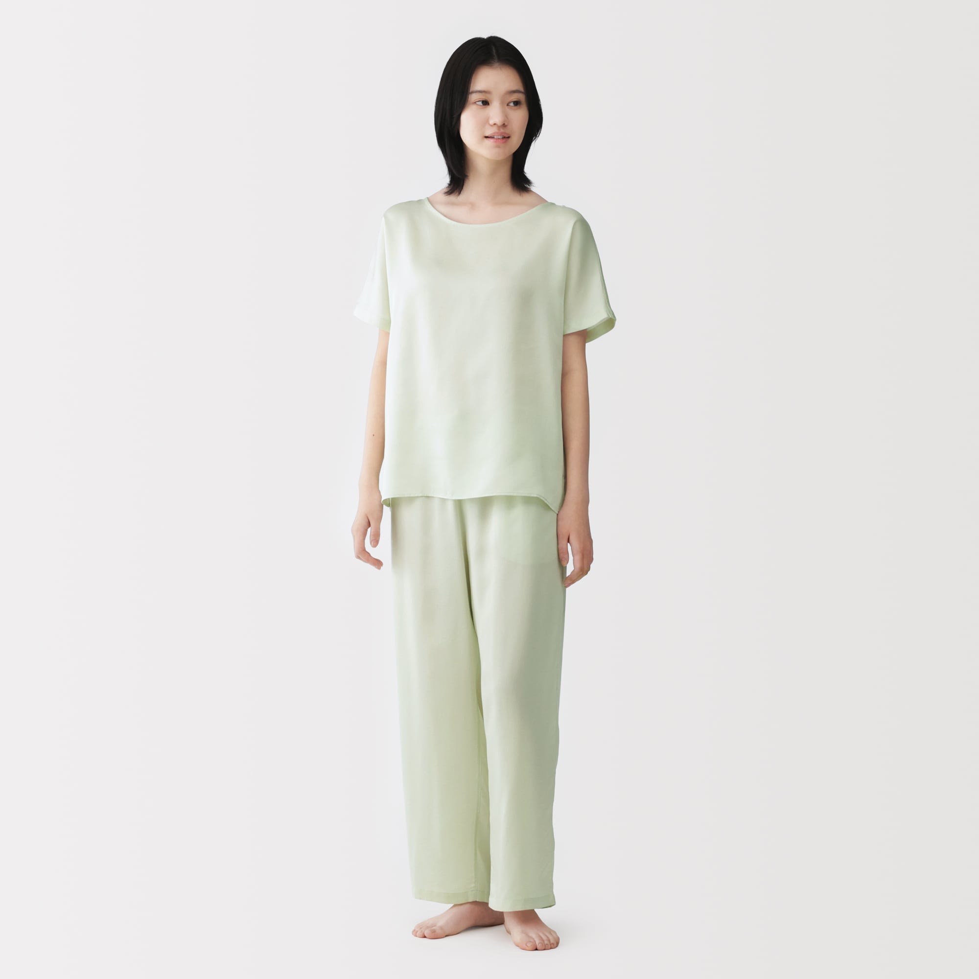 婦人　なめらかサテン　ロングパンツ