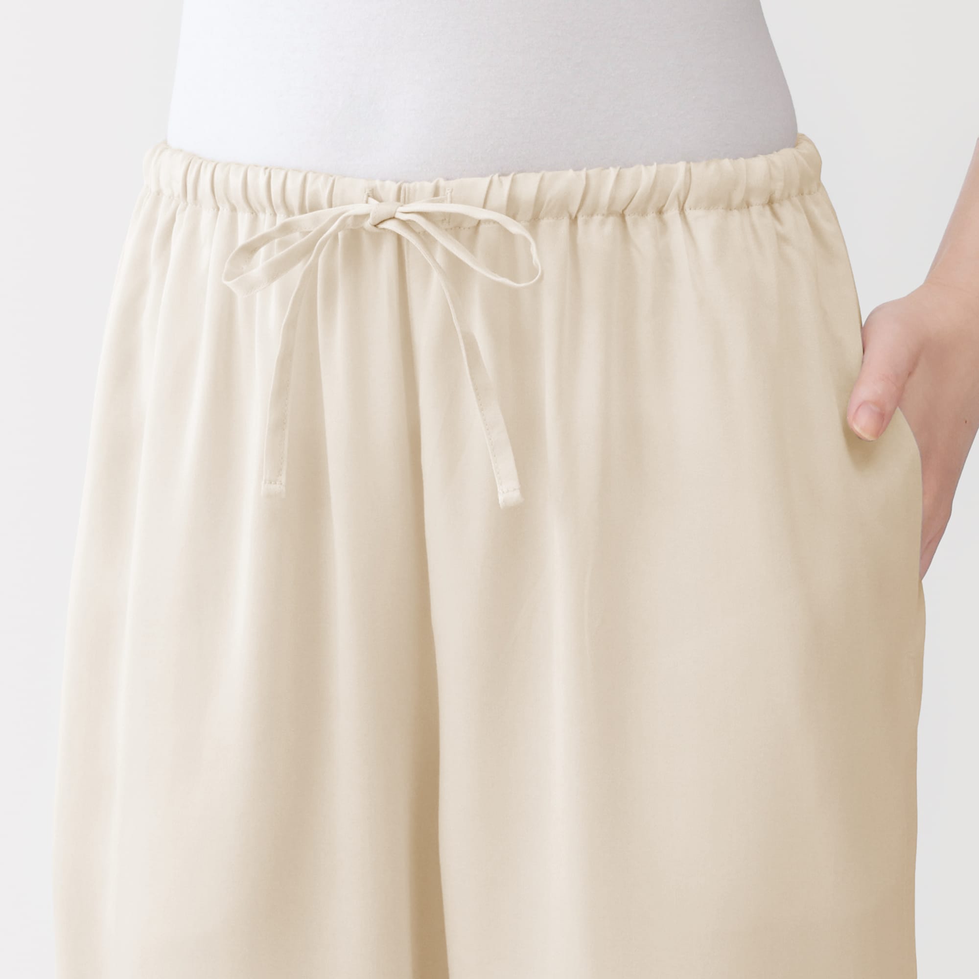 婦人　なめらかサテン　ロングパンツ