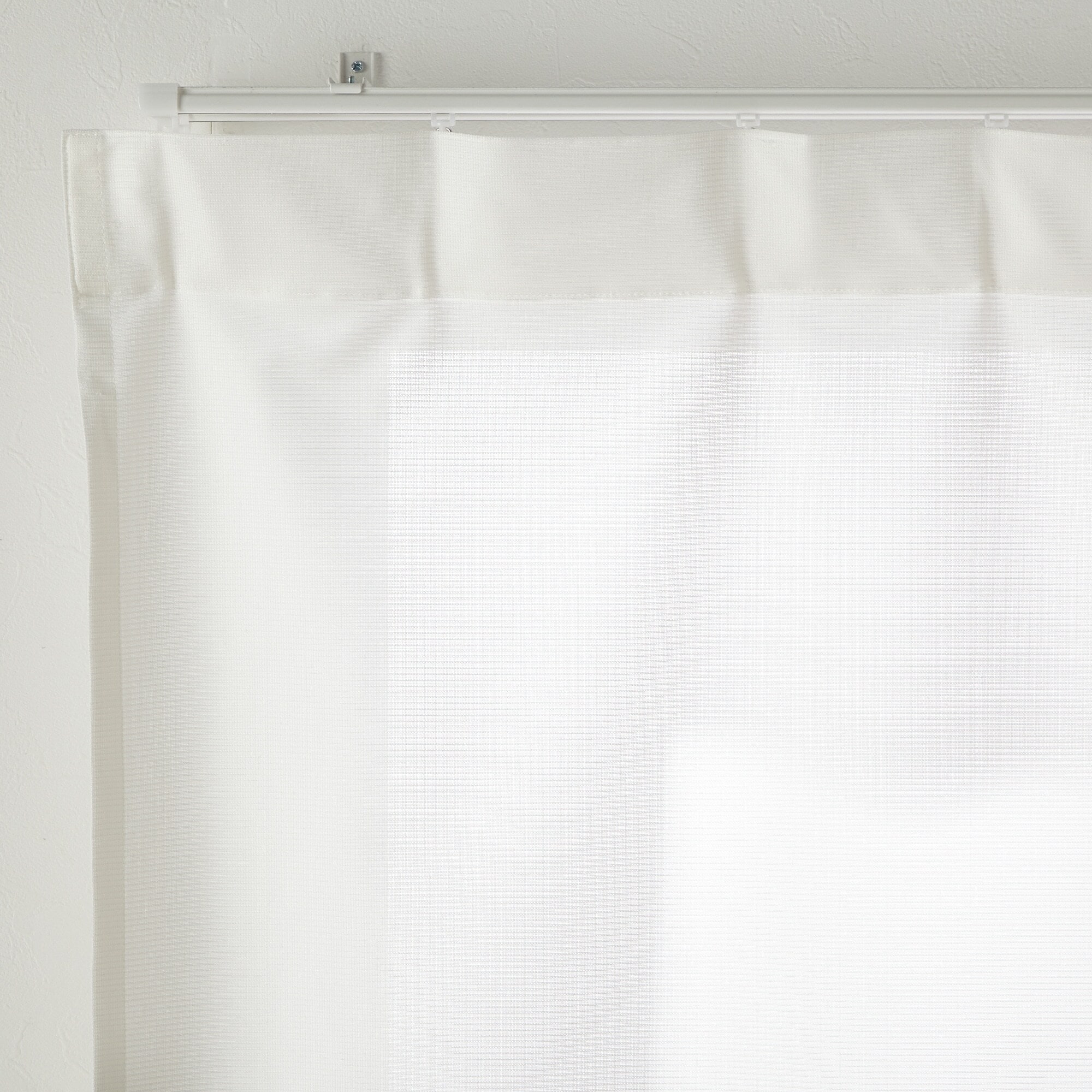 熱を通しにくく透けにくいレースノンプリーツカーテン