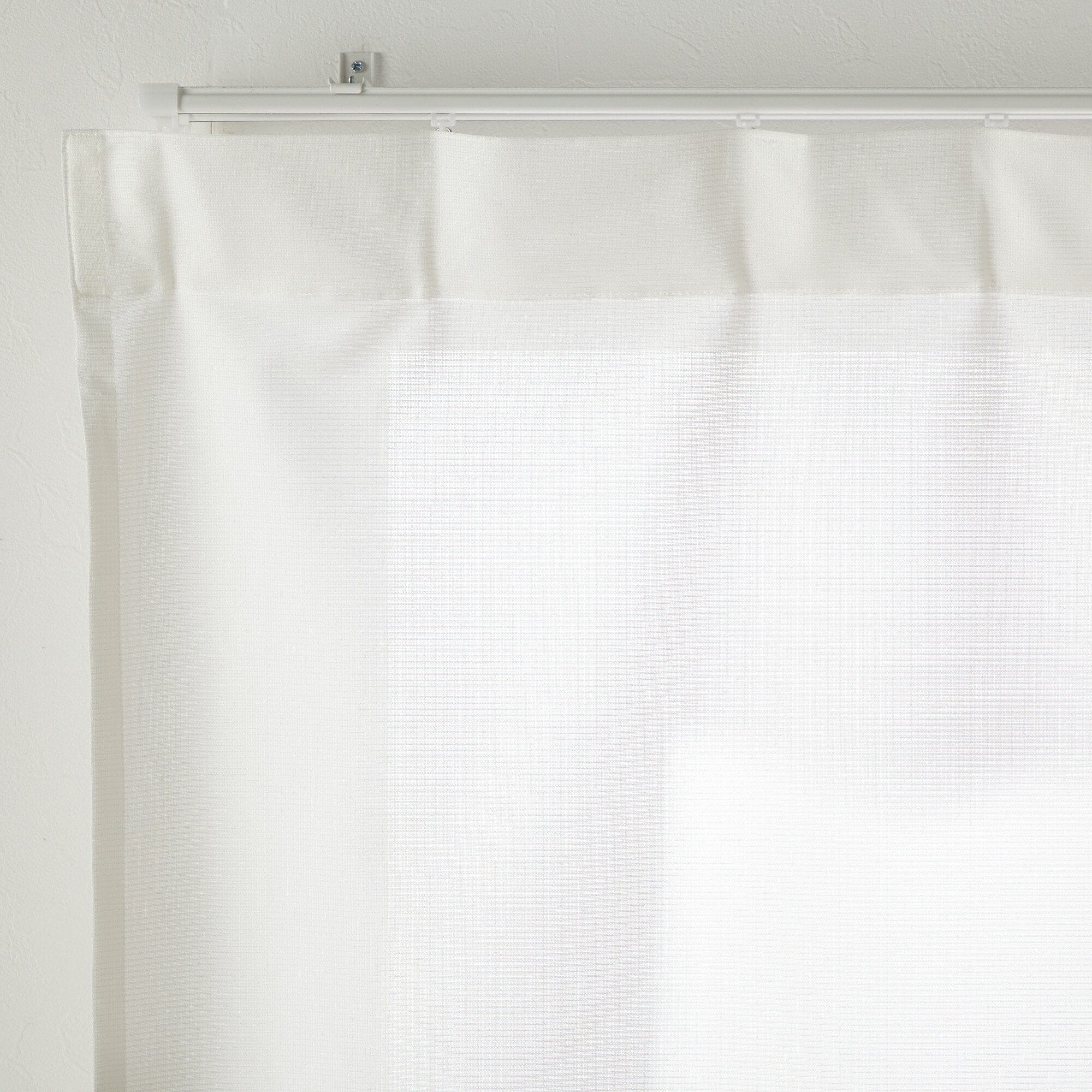 熱を通しにくく透けにくいレースノンプリーツカーテン