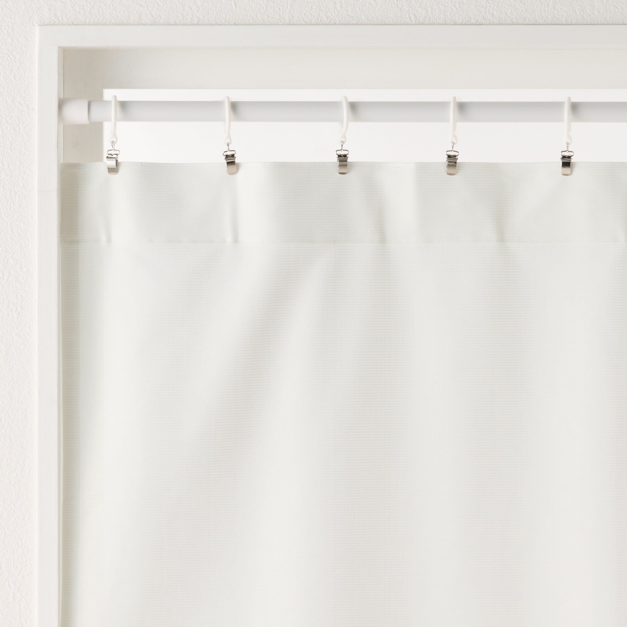 熱を通しにくく透けにくいレースノンプリーツカーテン