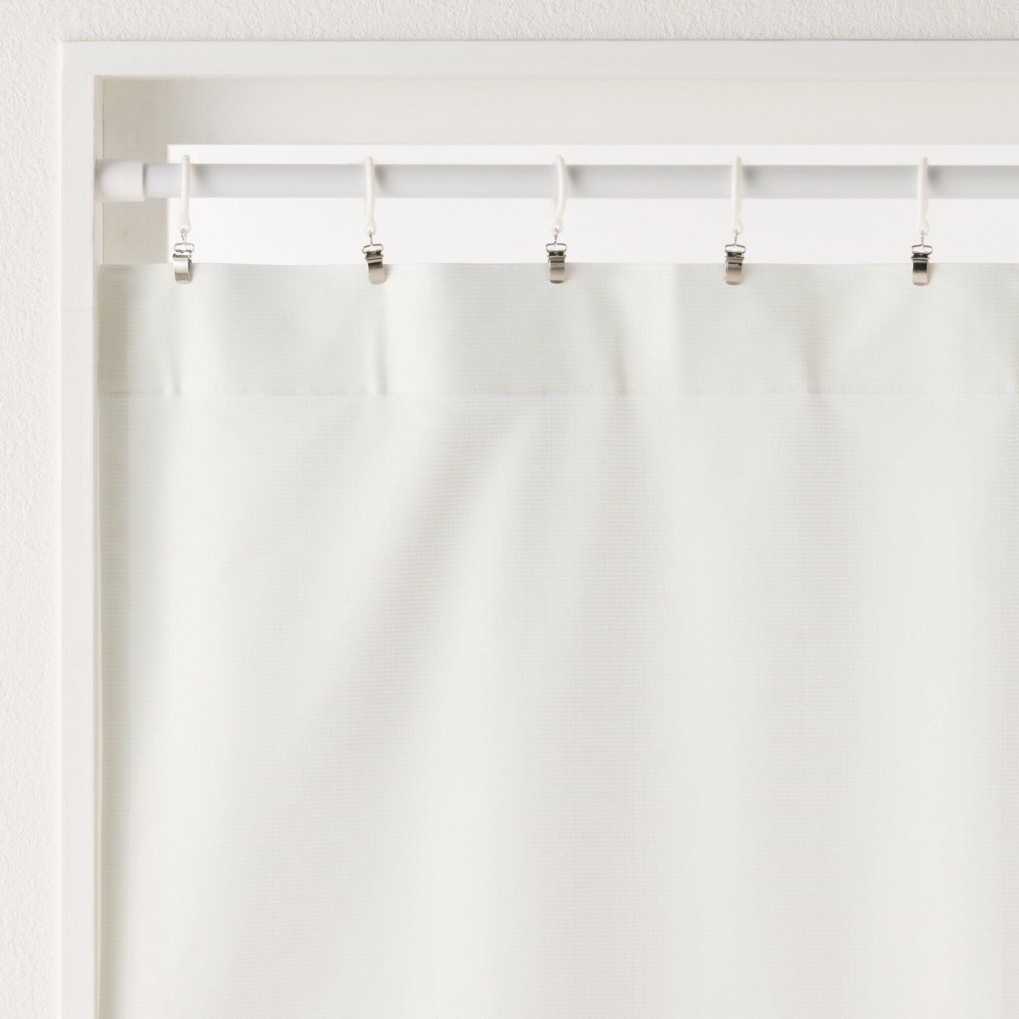 熱を通しにくく透けにくいレースノンプリーツカーテン