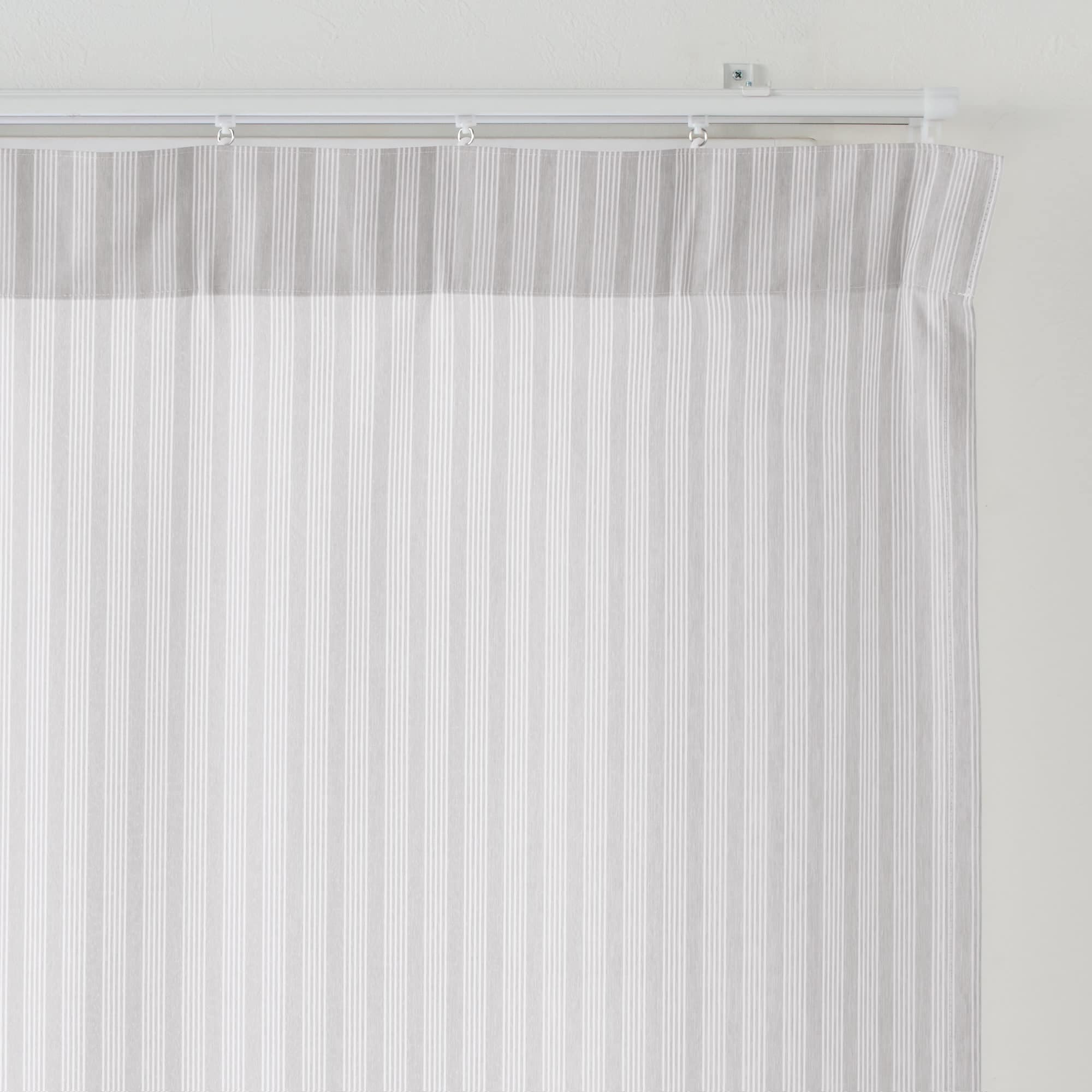 再生ポリエステル使い　ノンプリーツカーテン