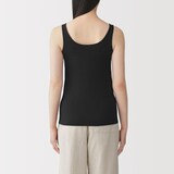 婦人　胸のボリュームをおさえる　ブラタンクトップ