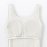 婦人　胸のボリュームをおさえる　ブラタンクトップ