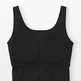 婦人　胸のボリュームをおさえる　ブラタンクトップ