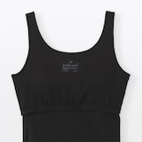 婦人　胸のボリュームをおさえる　ブラタンクトップ