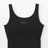 婦人　胸のボリュームをおさえる　ブラタンクトップ