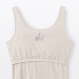 婦人　胸のボリュームをおさえる　ブラタンクトップ