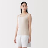 婦人　胸のボリュームをおさえる　ブラタンクトップ