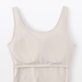 婦人　胸のボリュームをおさえる　ブラタンクトップ