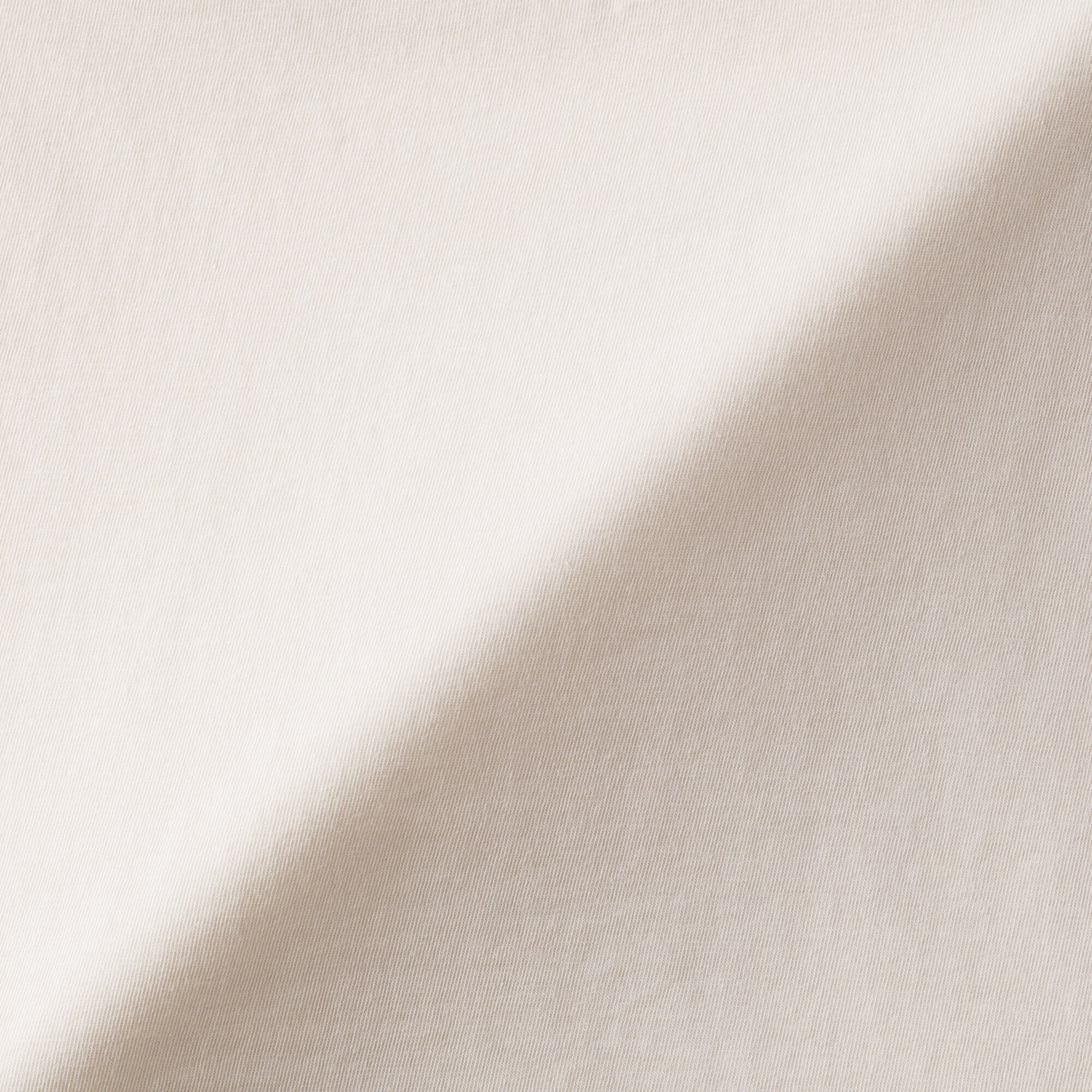 婦人　胸のボリュームをおさえる　ブラタンクトップ