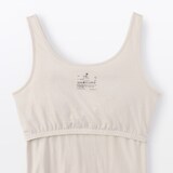 婦人　胸のボリュームをおさえる　ブラタンクトップ