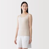 婦人　胸のボリュームをおさえる　ブラタンクトップ