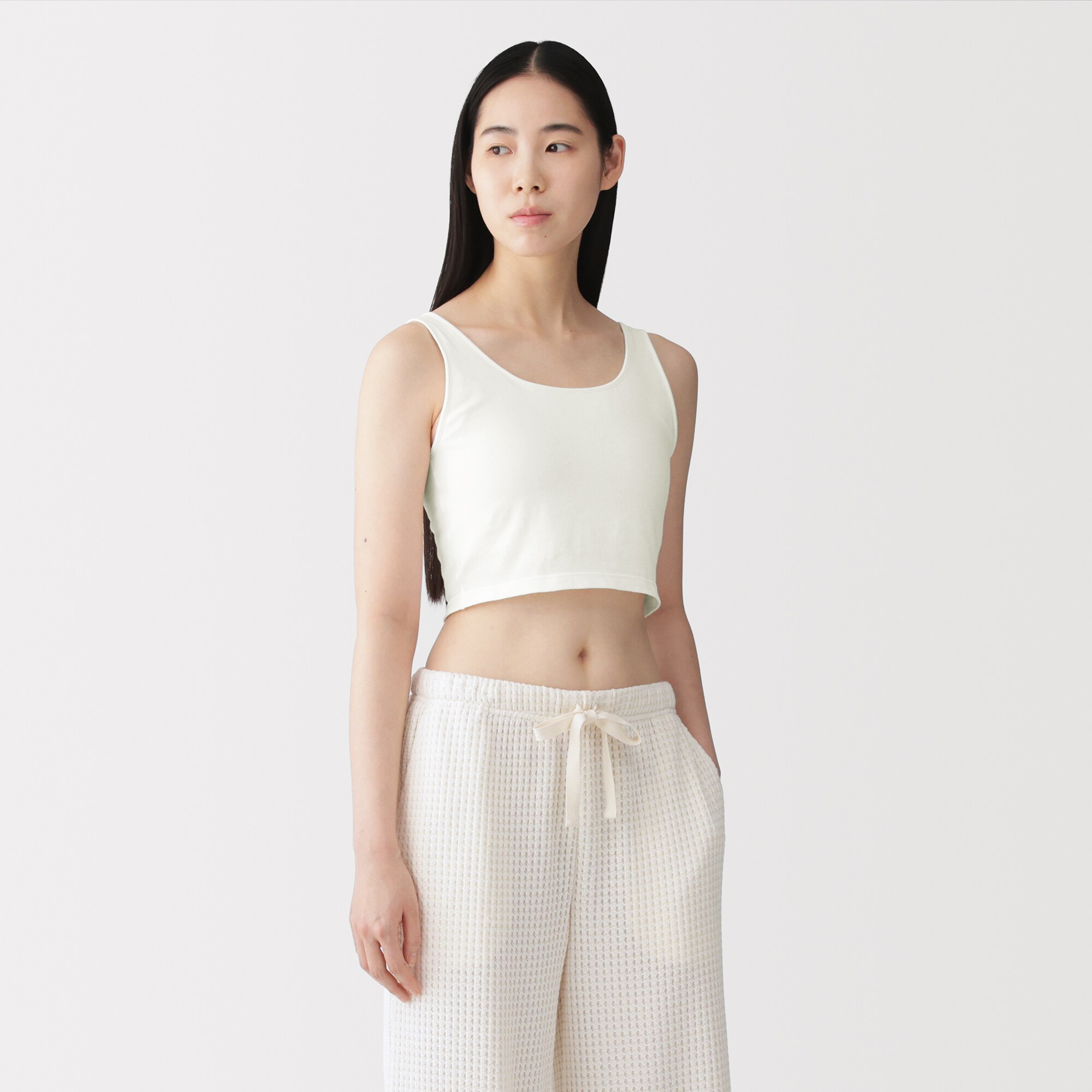 婦人　胸のボリュームをおさえる　ブラタンクトップハーフ丈