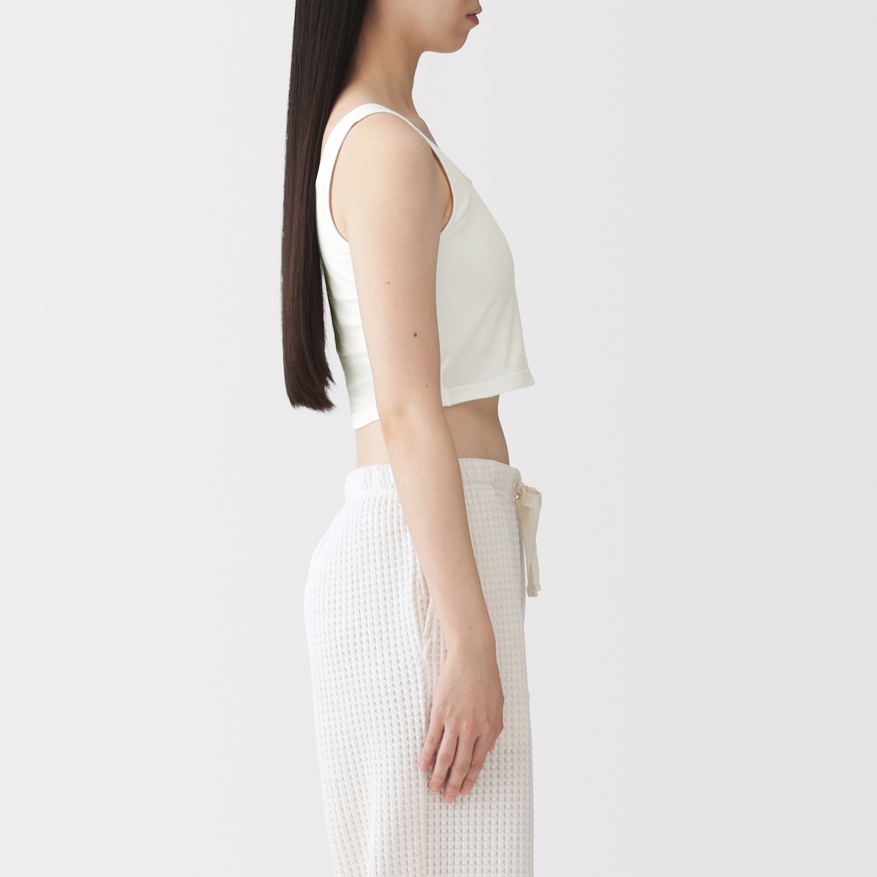 婦人　胸のボリュームをおさえる　ブラタンクトップハーフ丈