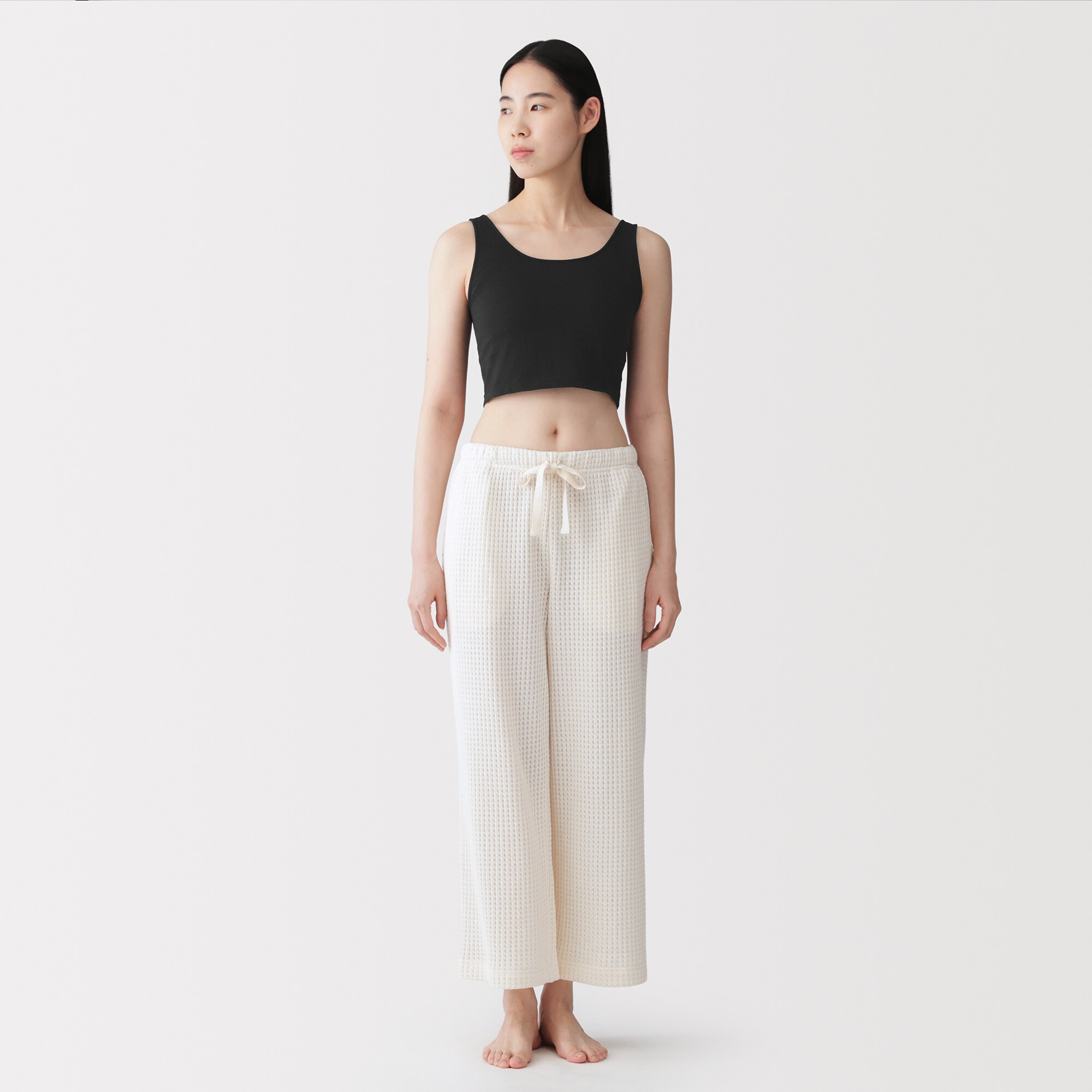 婦人　胸のボリュームをおさえる　ブラタンクトップハーフ丈