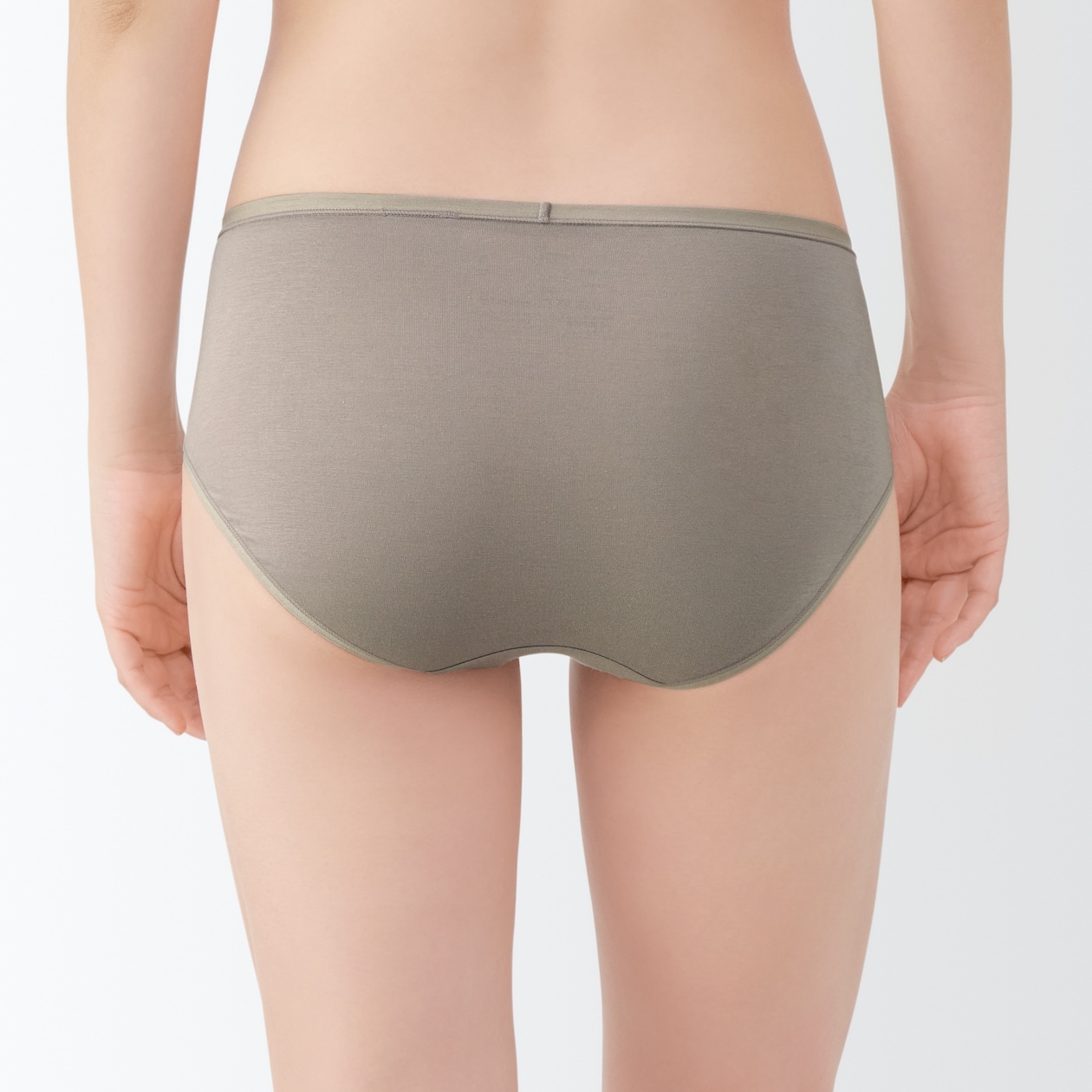 婦人　なめらかミディショーツ