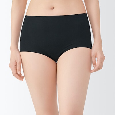 婦人　どこにも縫い目がないサニタリーショーツ