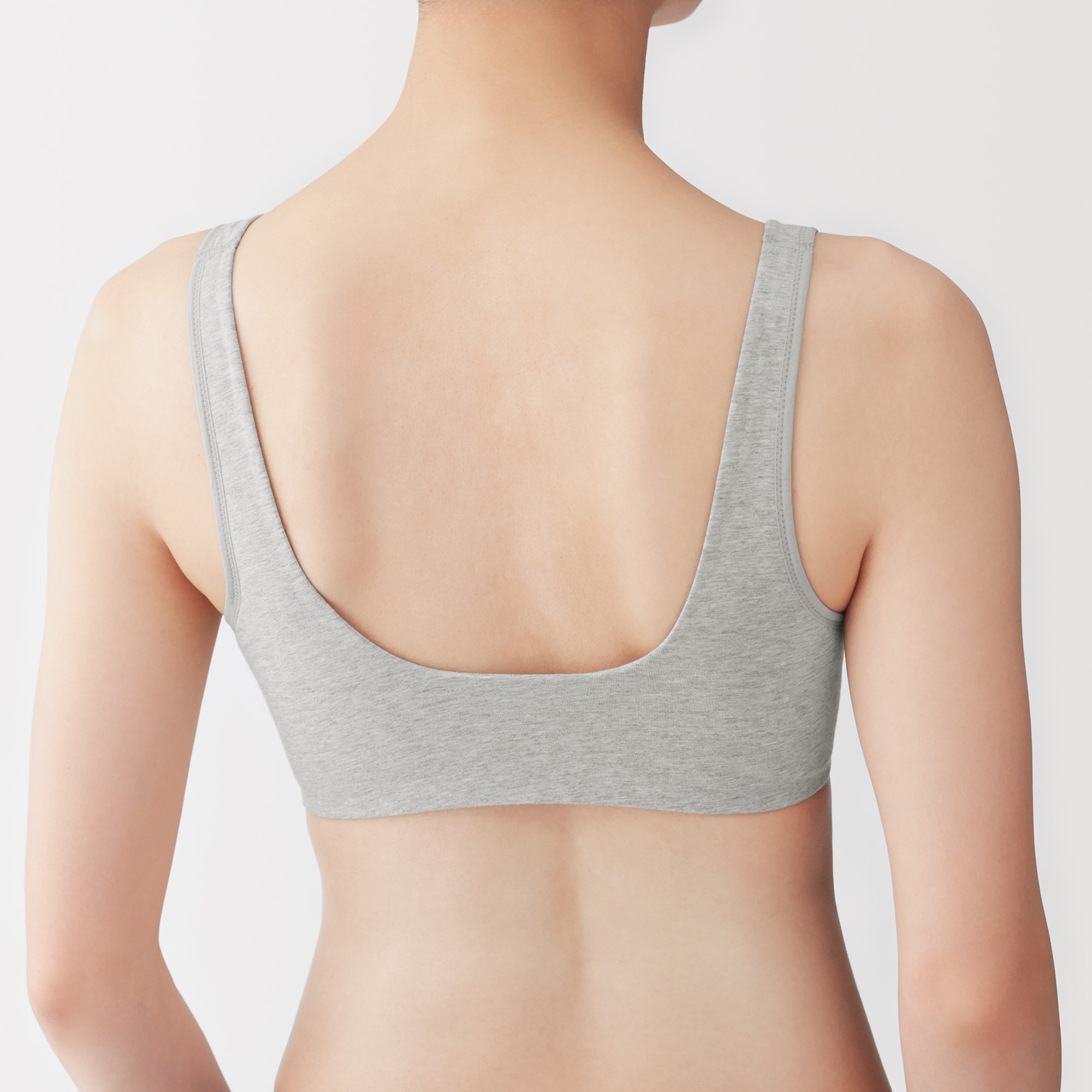 婦人　ノンワイヤープランジブラジャー