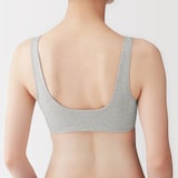 婦人　ノンワイヤープランジブラジャー