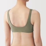 婦人　ノンワイヤープランジブラジャー