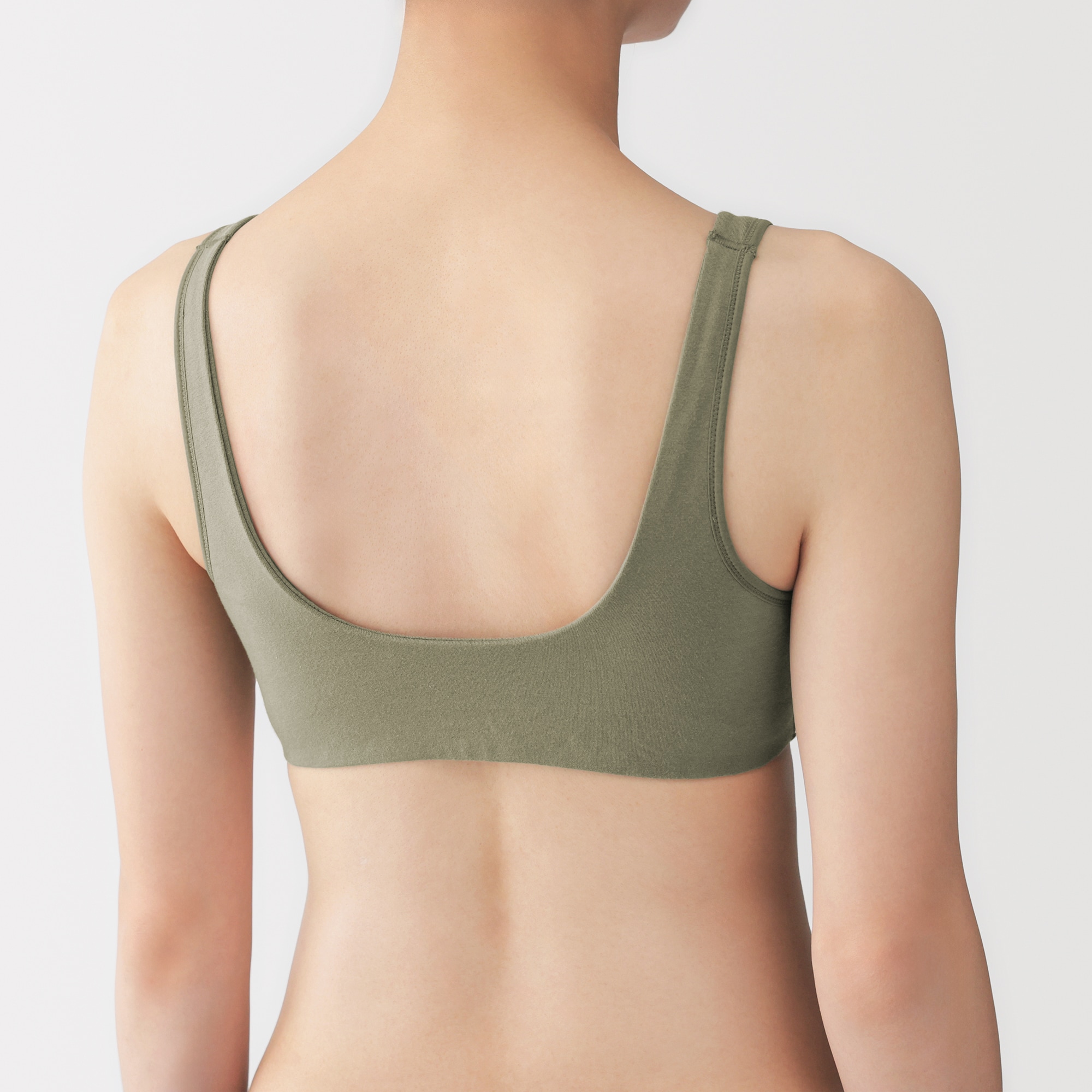 婦人　ノンワイヤープランジブラジャー